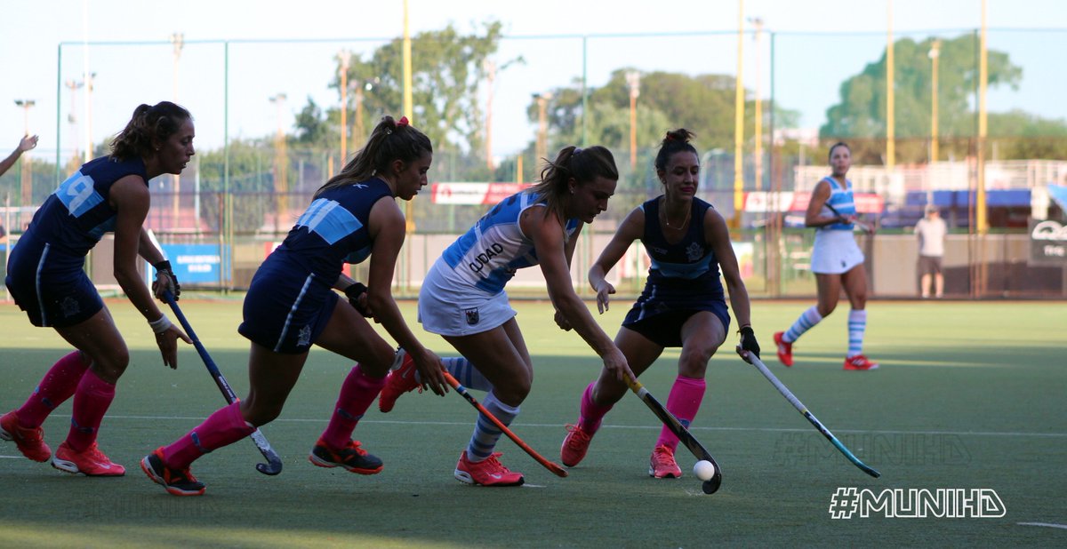 HockeyMUNIHD's tweet photo. #02R13F #Damas #HMD16 #GEBA(1) Vs #Ciudad1A(4) (+) #03PUNTOS https://t.co/17zqE4mrDa