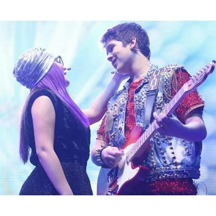 ManuellaOffcCR1's tweet photo. Eu amo tanto cantar com você♥ @JoaquimOfiicial Meu Guitarrista você canta tão bem♥ #JoBela #Sempre https://t.co/KuUnUnuVqE