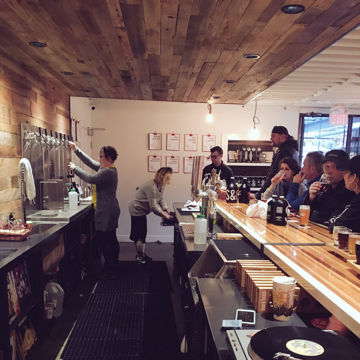 jacquiejane's tweet photo. the perfect spot for pre #earlwed festivities. // thanks for letting us crash @SteelAndOak. #sobeer 🍻🍻 https://t.co/woNNudEPnc