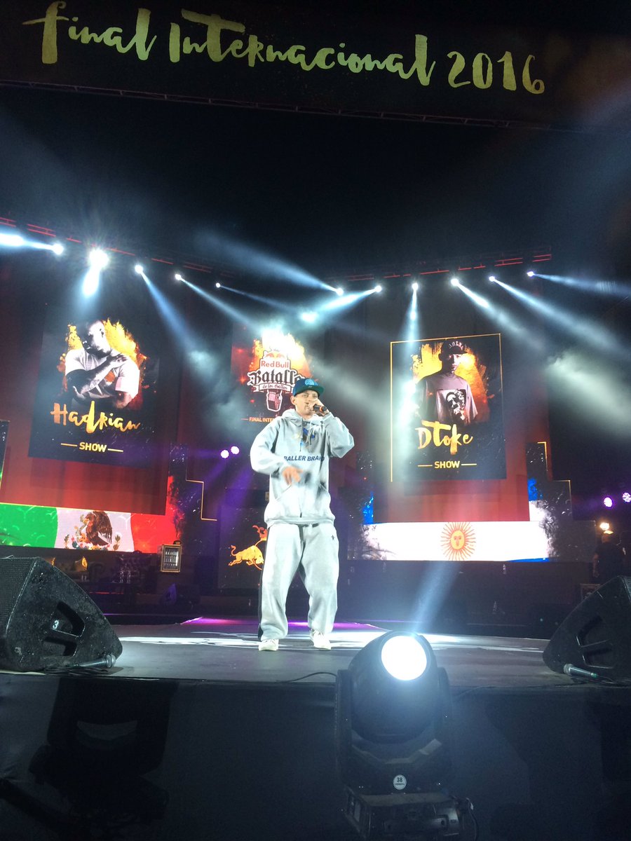 redbullbatalla's tweet photo. "Pongo la cara, no soy d los q amagan/ representar es dejar bien a los tuyos también cuando las cámaras se apagan" Dtoke #BatallaDeLosGallos https://t.co/MDUpT32ZXI