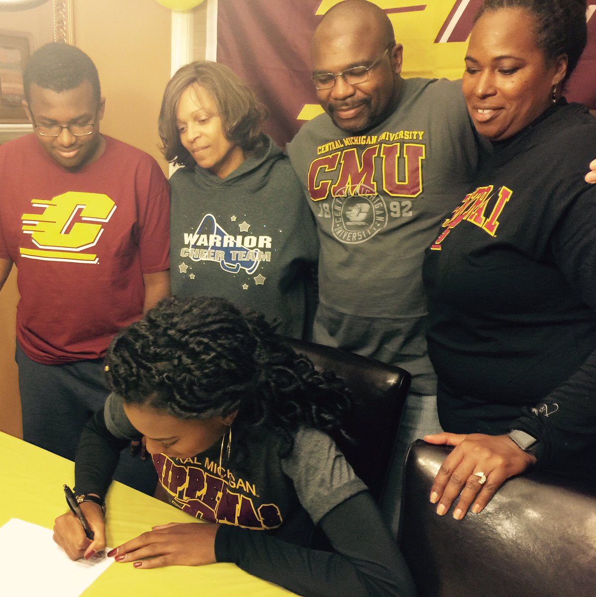 lexijrobinson's tweet photo. It's Official! ❤️💛❤️ #FireUpChips https://t.co/G9sYbWQFDp