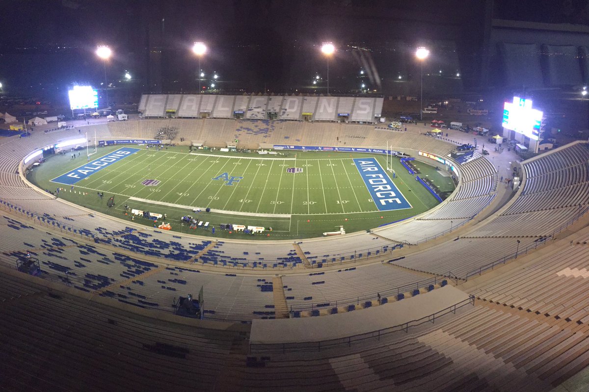 PaulWoodyPRCA's tweet image. 4 @AF_Falcons wins down (2 hockey, 1 hoops, 1 VB) - next up, 815p game against in-state rival Colorado State for @AFFootball. #letsget5