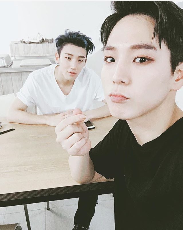 CHAYAMXXX_JW98's tweet photo. กีสสสส น่องแชนแชนมากอนข้าวกับหนุ่มหล่อ >\\\\\\\< #UPHIM https://t.co/SKwHsGY0FW