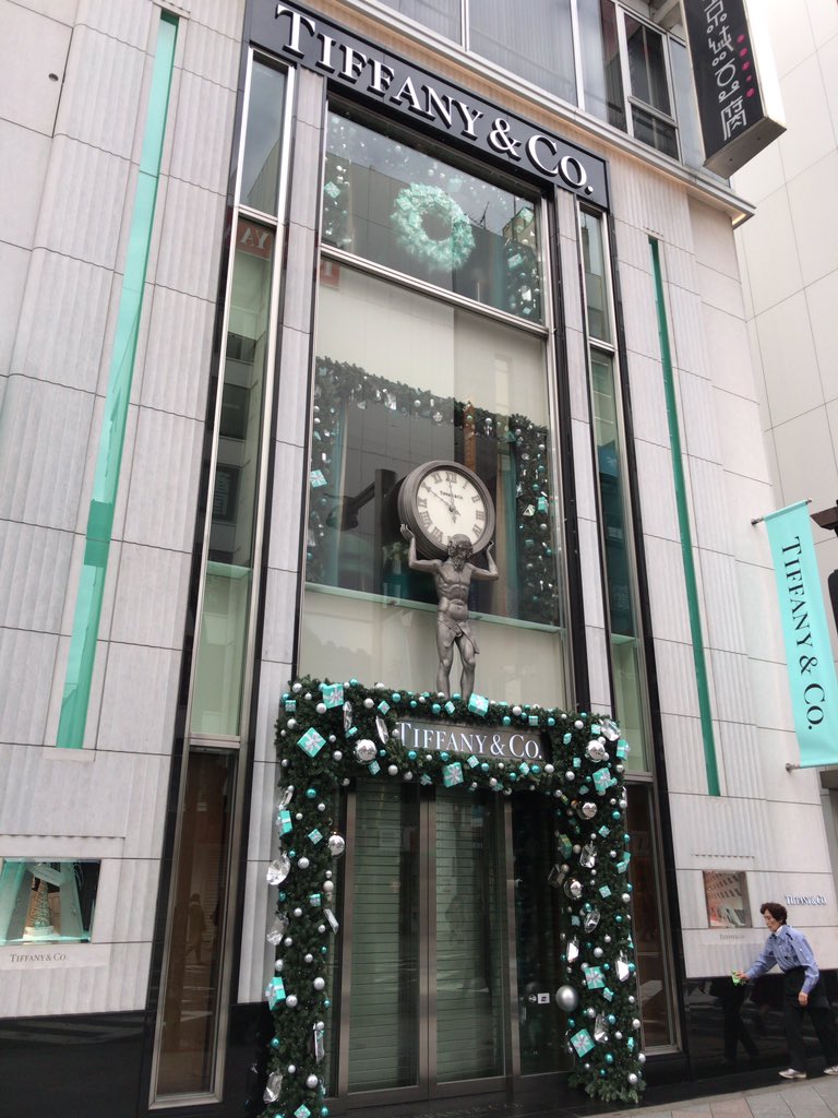 ティファニー ﾆｭｰﾖｰｸ五番街の秘密 Twitterissa ティファニーもすっかりクリスマス仕様 ティファニーニューヨーク五番街の秘密 全国の劇場にて上映しています お近くの劇場はhpにて T Co Mkf09ojmyi 映画ティファニー