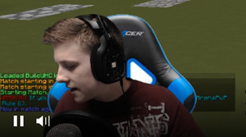 5hyyy's tweet image. This guy photoshopped a @DXRacer chair on his stream... LOL