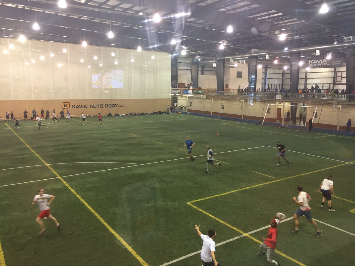 EdmontonUlti's tweet photo. Wrapping up day one of the Ultimate Canada Conference with a little friendly competition. #UCC2016 https://t.co/x1qi7ZEcIO