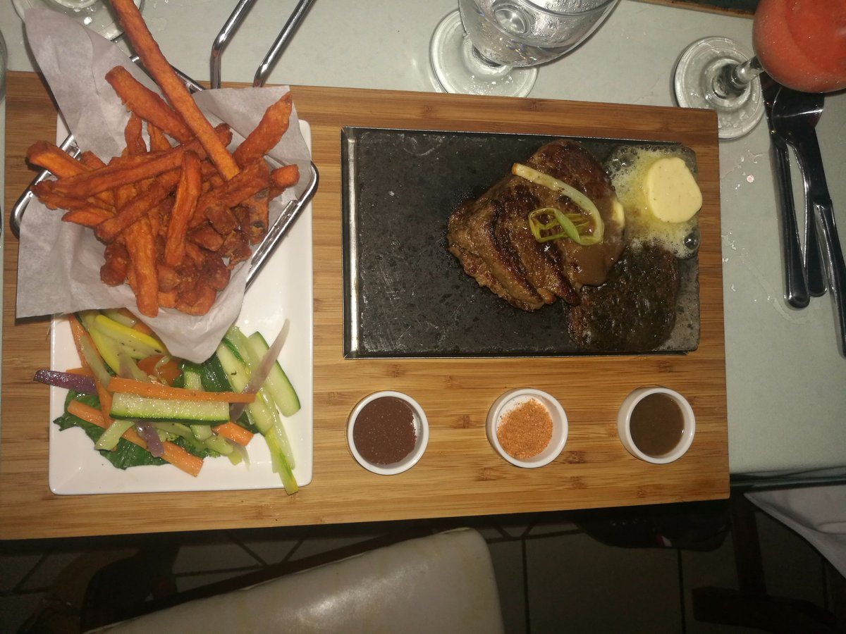 TerriKarelle's tweet photo. Entrees: Tenderloin of Beef Free range chicken Breast w Crayfish and Appleton-Guava Glazed Salmon over shrimp & potato mash.#EatInDineOut https://t.co/JT5UCD7bSM