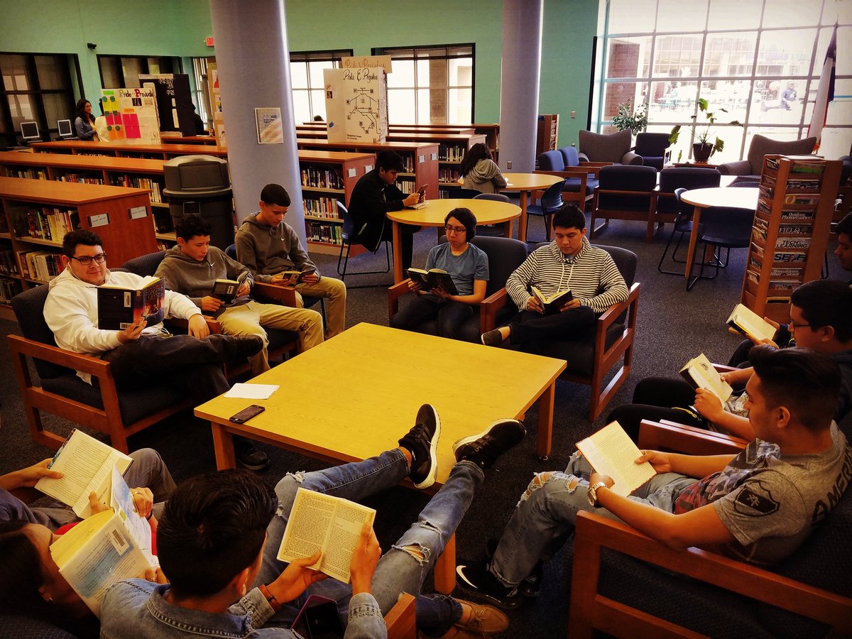 chsLOBOlibrary's tweet image. Cozy up with your favorite #book in your awesome #lobolibrary. 💙📚✊ #readersunite #lobosunite #onlyatchavez #loboliteracy #wearechavez