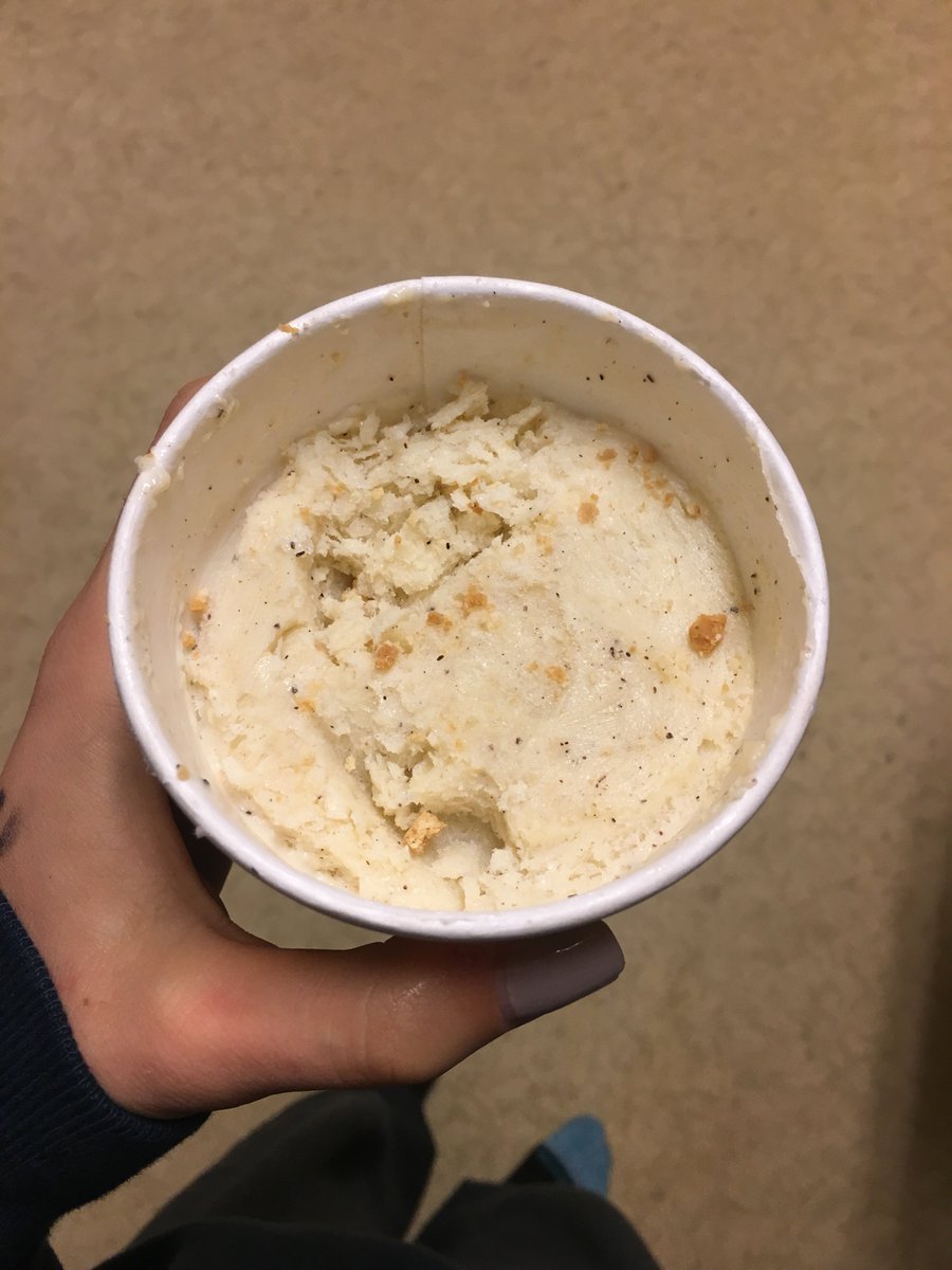 SWHealthyBlog's tweet photo. Just opened this pint and it's all freezer burn and ice chips and not even filled all the way! Love ya but..Not cool guys! @HaloTopCreamery https://t.co/ED9V7C0AfA