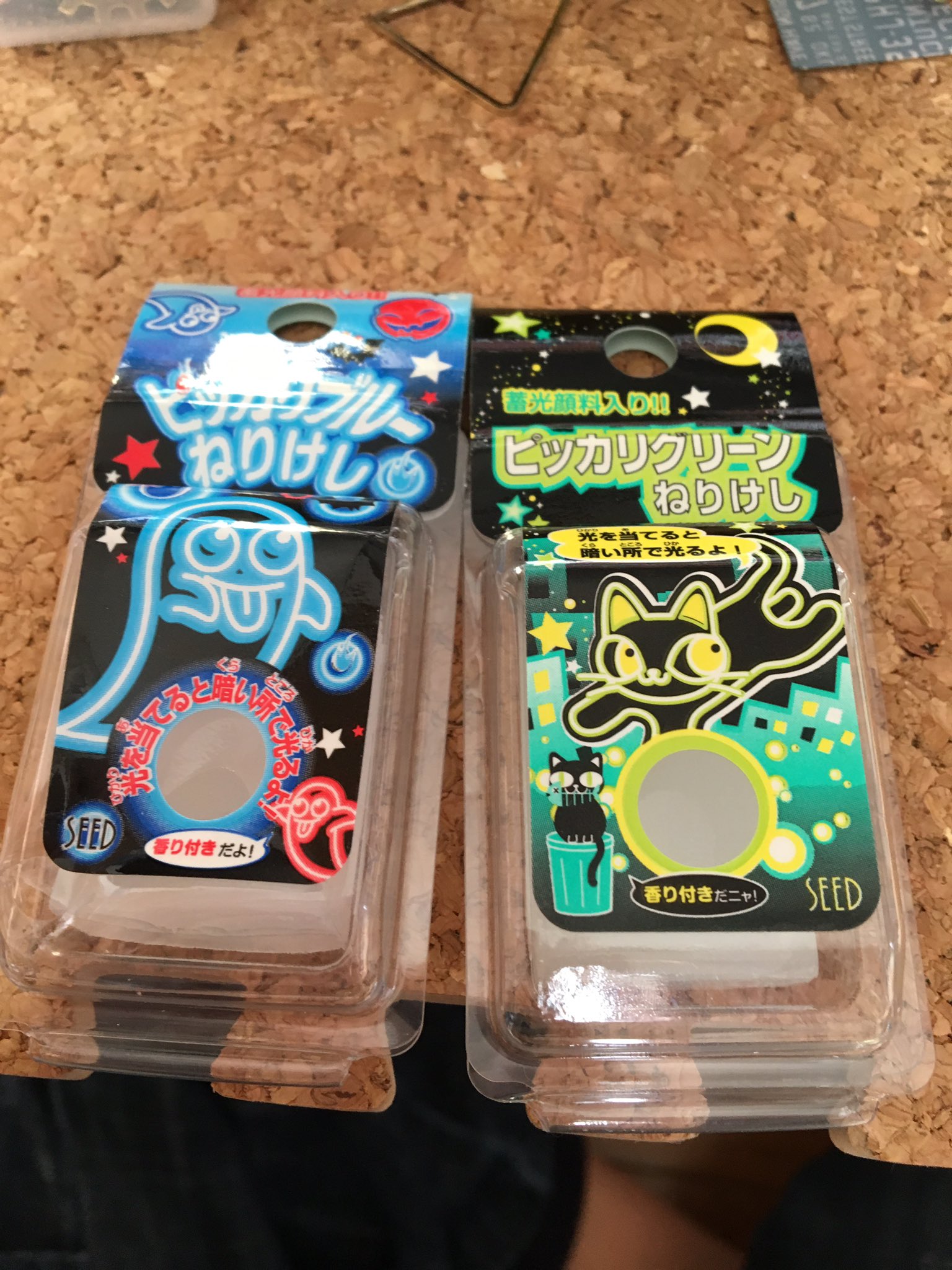 くそ セリア ダイソーにも確認 光るねり消し 蓄光でくらくなったら光るただ普通のねり消しのふんわり感がない 例えば雲レジンのんかには不向き 光自体は意外と光りましたよ レジン知恵袋 T Co Thrrujaime Twitter