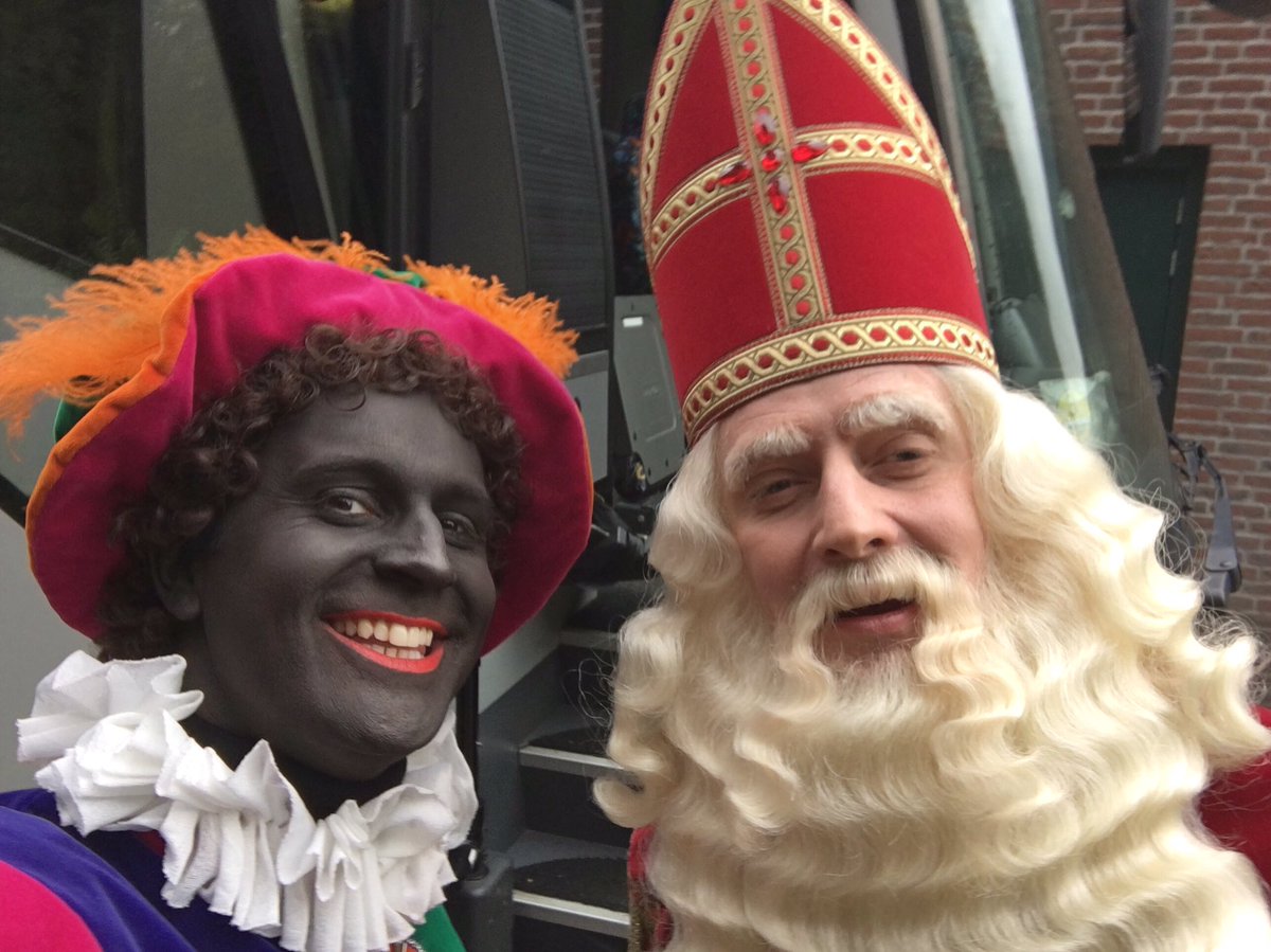hoorbaar afbetalen Zakje StUnTeLpieT on Twitter: "Het was 1 groot feest tijdens de #intocht in  #Barneveld! #Selfie met #Sinterklaas https://t.co/KyIYNnGyMf" / Twitter