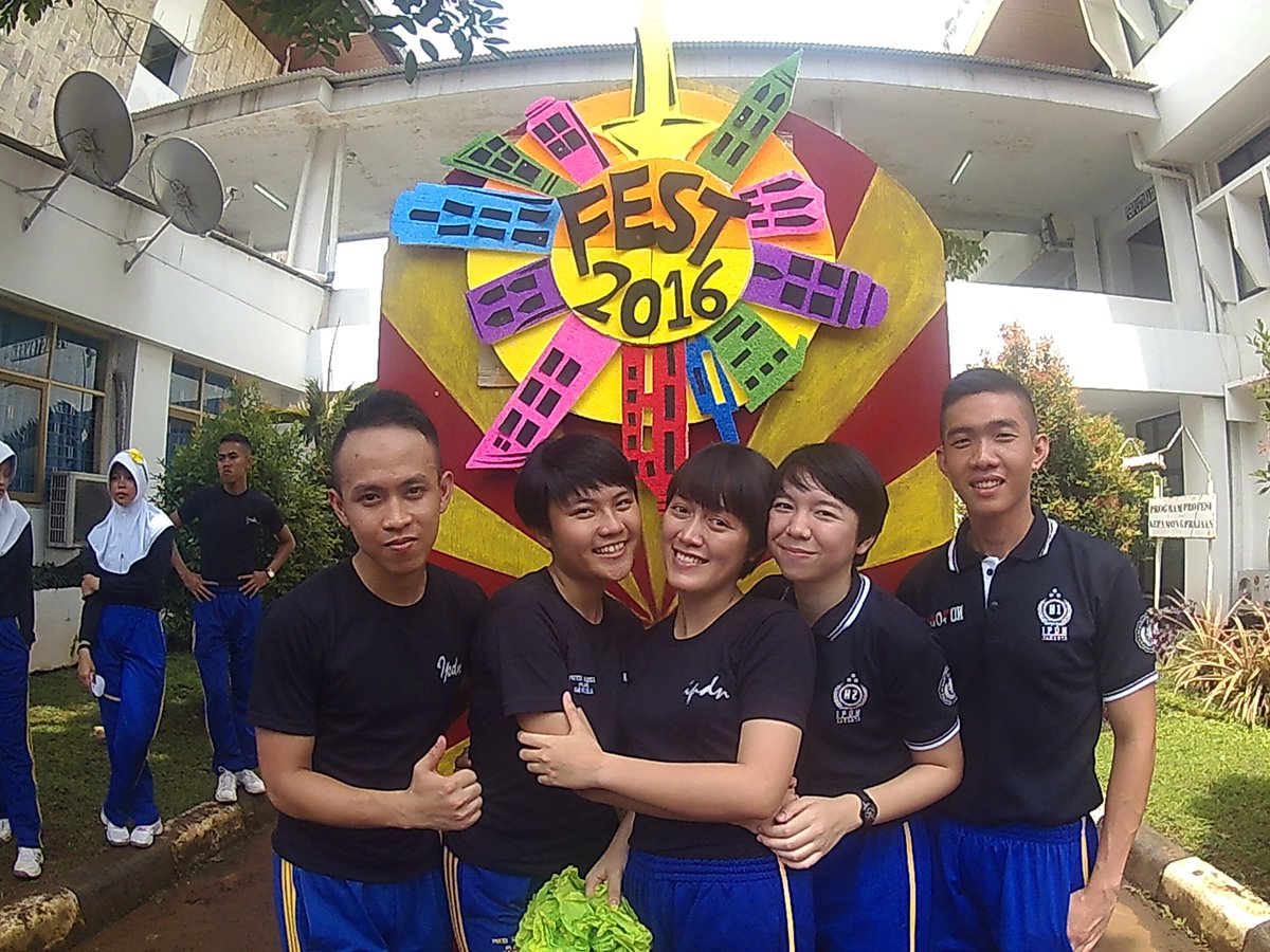kami,, Laskar Bengkulu angkatan 24 kampus Jakarta.
manuntut ilmu dibawah langit ibukota. LABUUUU :)