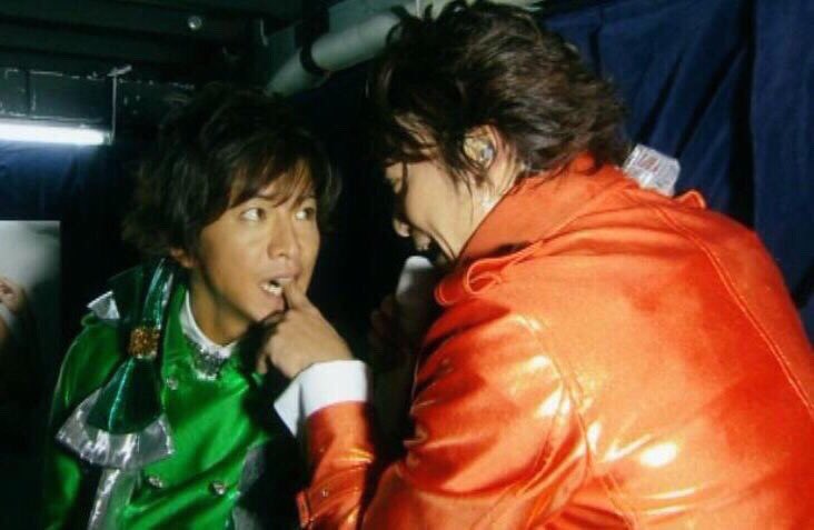 Smap6K's tweet photo. 最近仲悪いとか言われてるけどほんとはすっごい仲良しなんです。
拓哉がフォーチュンクッキー踊ってる時も1番笑ってるのは慎吾なんです。
#木村拓哉44回目誕生祭_1113 
#モアイ #SMAPは終わらせない https://t.co/pKYHjomvQa