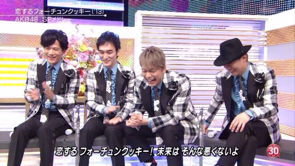 Smap6K's tweet photo. 最近仲悪いとか言われてるけどほんとはすっごい仲良しなんです。
拓哉がフォーチュンクッキー踊ってる時も1番笑ってるのは慎吾なんです。
#木村拓哉44回目誕生祭_1113 
#モアイ #SMAPは終わらせない https://t.co/pKYHjomvQa