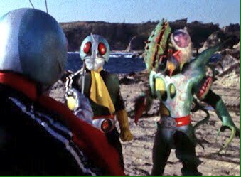 カノヒロ 仮面ライダー 第92話 兇悪 にせ仮面ライダー ハエトリバチ 正義の味方仮面ライダー は 我々が消す そして ショッカーライダーが取って代わる 仮面ライダーは 汚い名前で呪われるのだ 1号 折角だが 仮面ライダーの名前が汚れる事