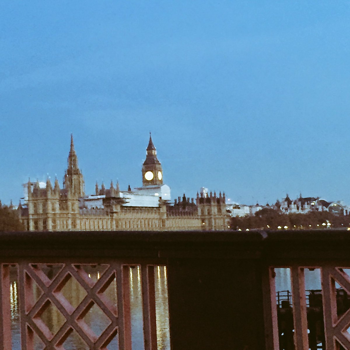 b_atomic's tweet image. I love London this early in the morning! #earlystart #actorslife #bigben