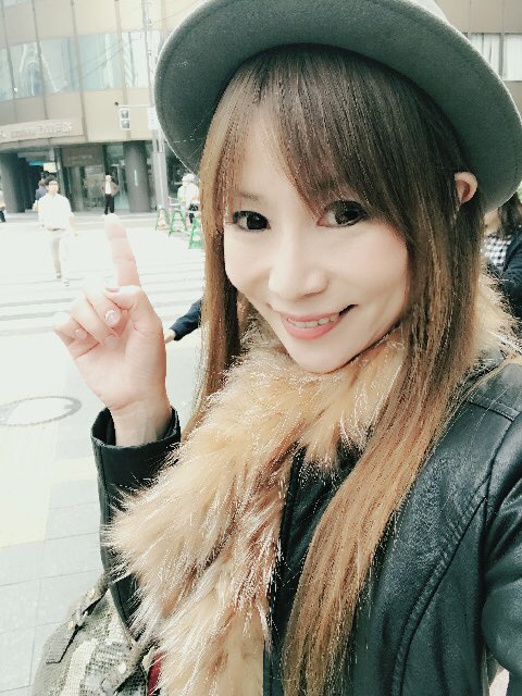 HiromiMochinaga's tweet image. Look the traffic lights in front of Hakata Sta r not working! #hakata #subside #cave #depression #sinkhole #fukuoka