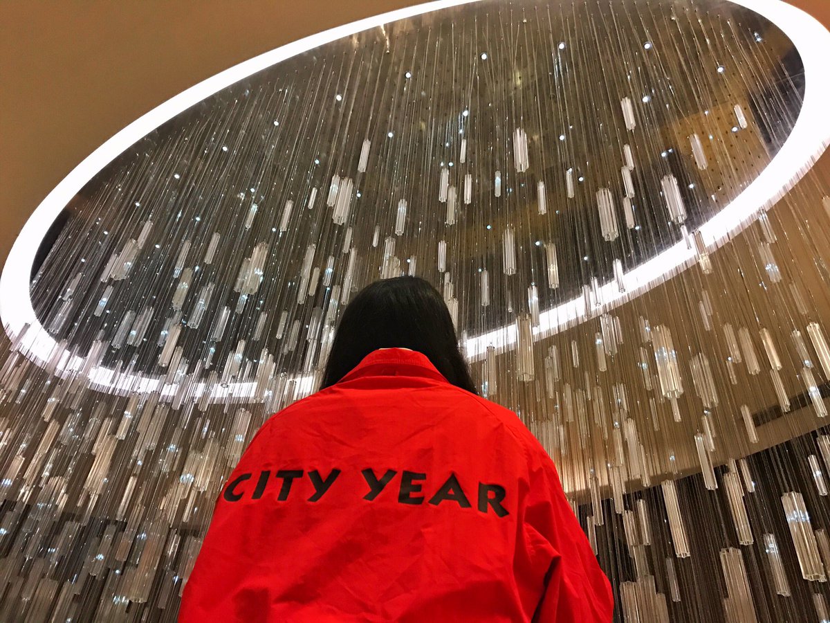 cy_mnwbulls's tweet photo. MNW reppin' at the #paintmiamired gala with those flashing lights, lights, lights #makebetterhappen https://t.co/PF2waD7PA1