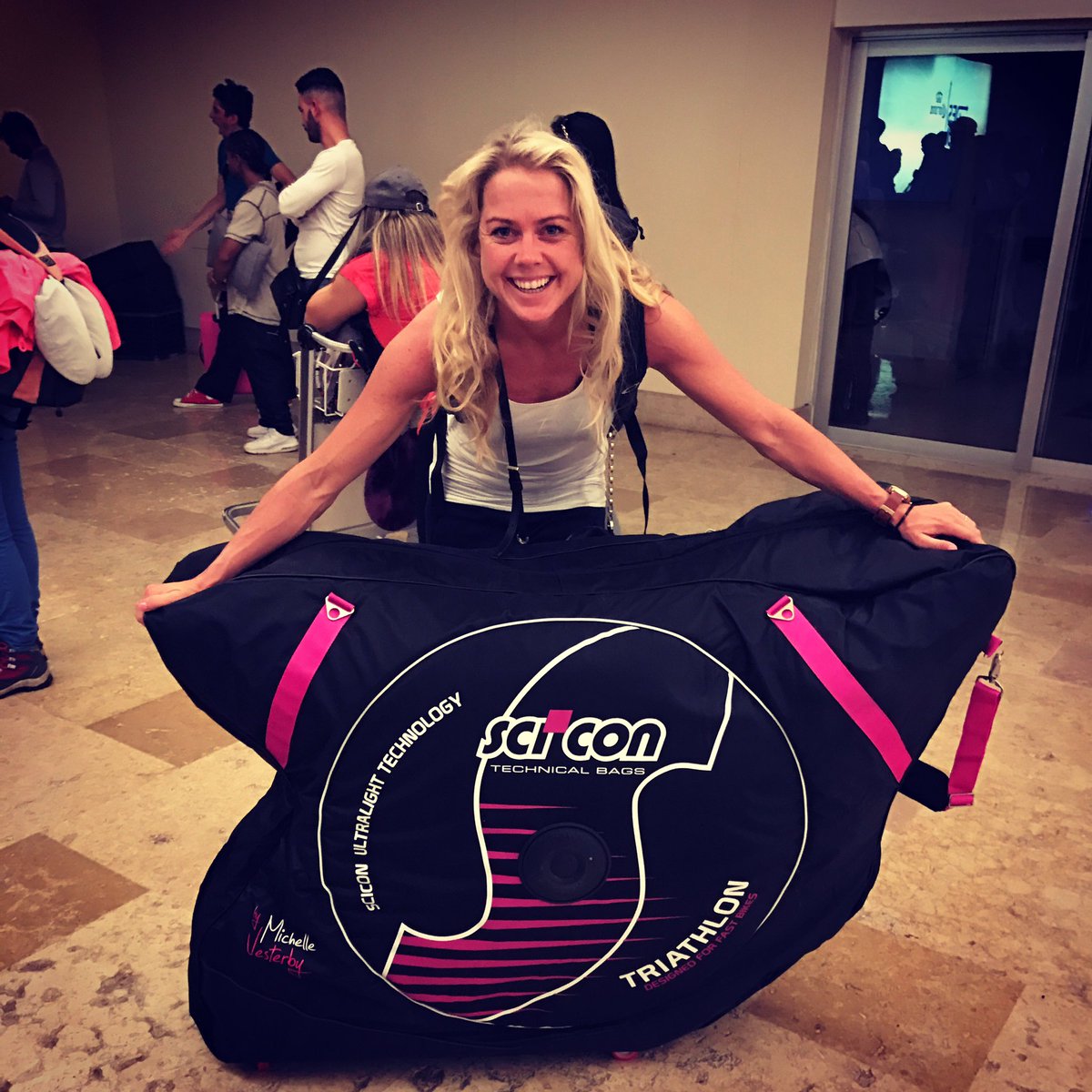 VesterbyTri's tweet photo. Most important thing - my bike arrived safely 🇲🇽💪 #packsaferidefast #keepsmiling https://t.co/GeHqotoHqp
