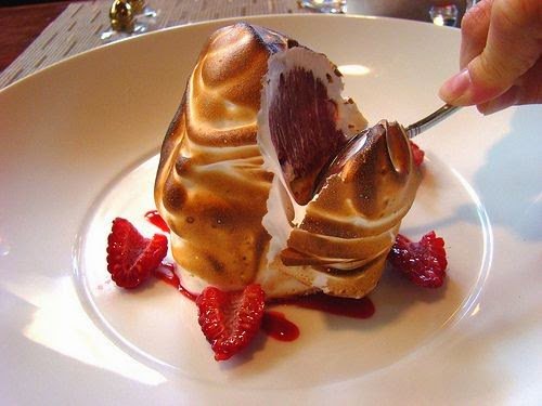 freefoodies's tweet image. #Foodporn Alert! Toasted marshmallow chocolate mousse [500x375] #yummy