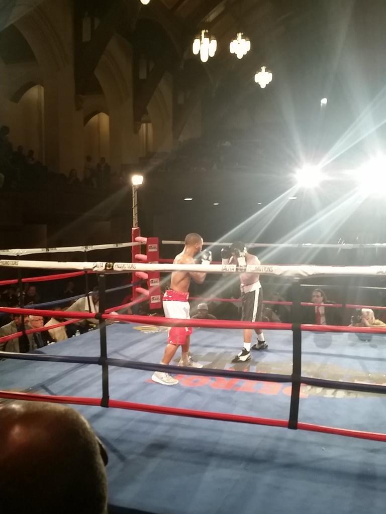 K9boxing's tweet photo. MAN I WISH YALL COULD SEE THIS FIGHT THESE BOYS BANGING๐ #313MI https://t.co/fCHSTXSWSh
