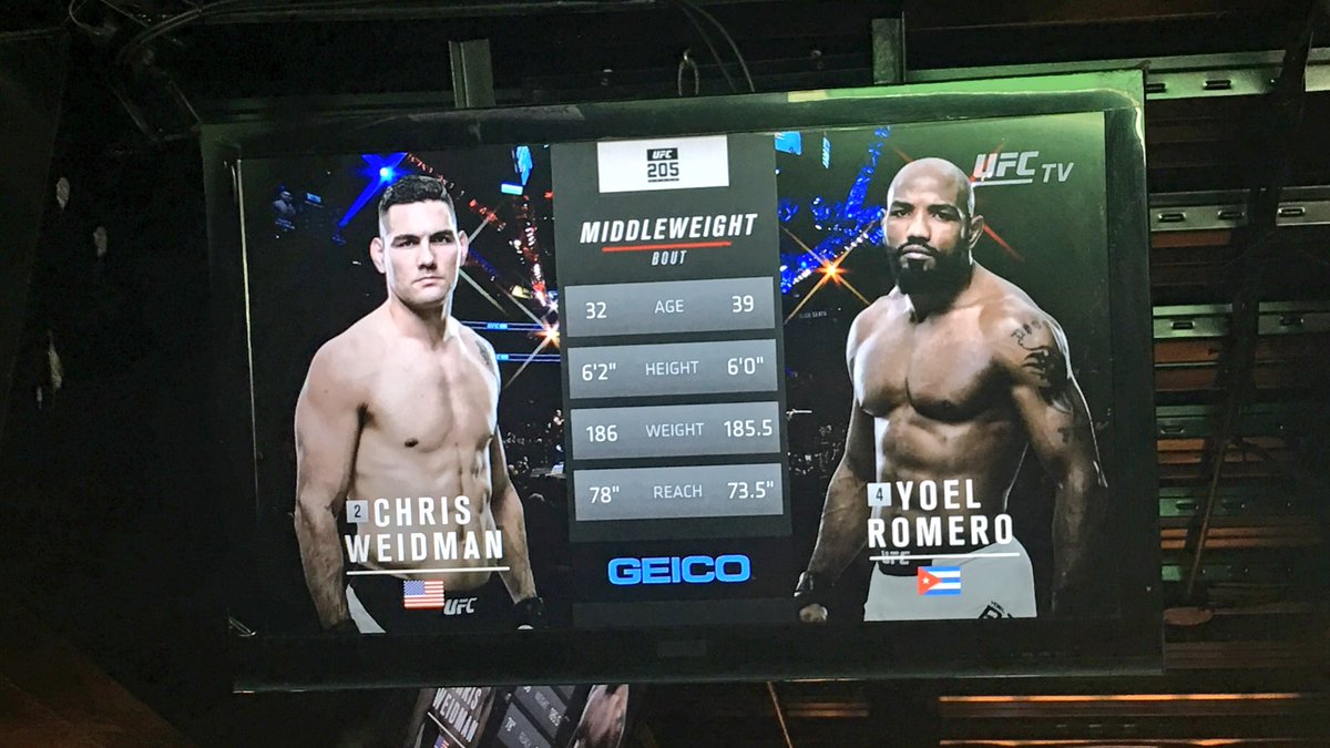 LiveSmart's tweet photo. Next up: @ChrisWeidmanUFC๐บ๐ธ vs @YoelRomeroMMA๐จ๐บ! #SmartBroUFC #UFC205 #UFCNYC https://t.co/c95hhMNnBY