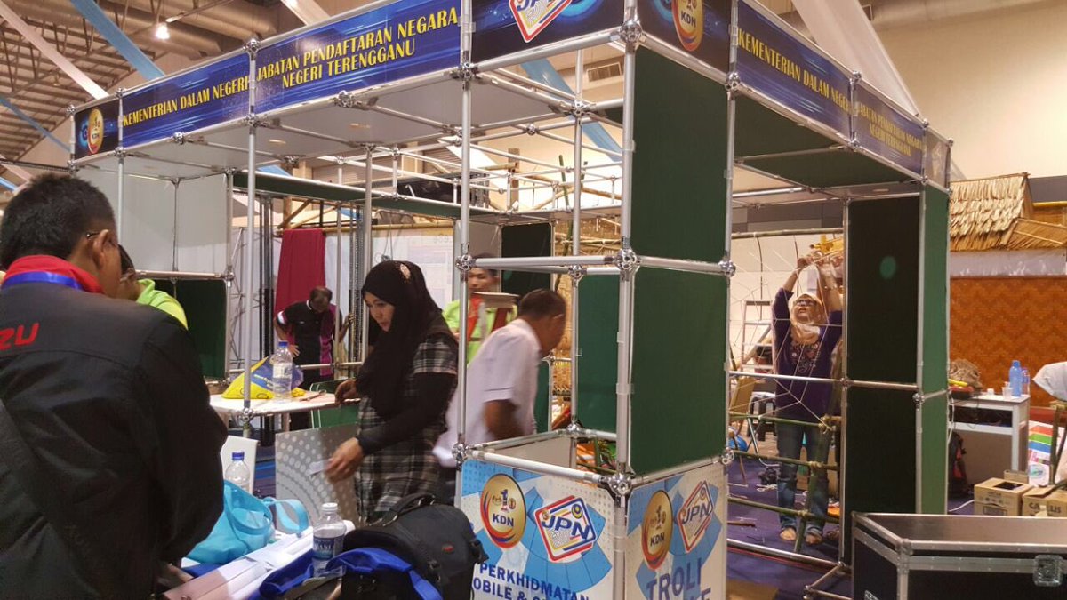 Persediaan pameran Kumpulan T-Smart, <a href="/jpnmkterengganu/">JPN Terengganu</a> sempena Majlis Persada Inovasi Perkhidmatan Awam @ MITC Melaka