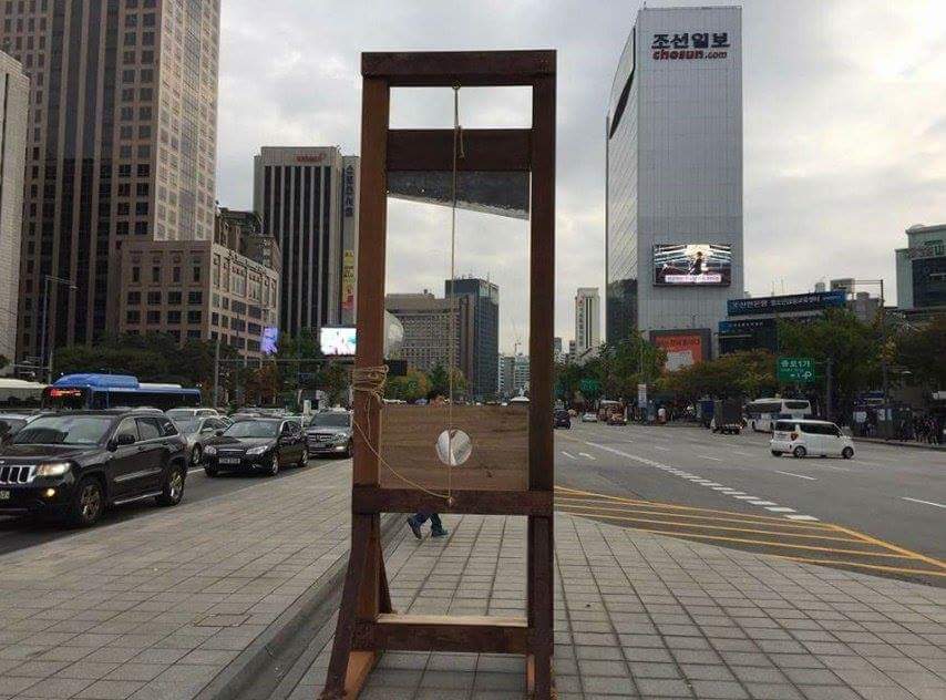 막다른 골목에 몰린 티비조선..."박대통령, 이번주 빨리 결단해야"
박대통령이 아니고 티조가 이번주 내로 폐간을 결정해라
어제 24시간 중계방송 하느라 수고했다
오늘도 물른 24시간 패널들 모아놓고 똥 싸고 있겠지
방가가 종부기에게 약점을 잡혔나 보다