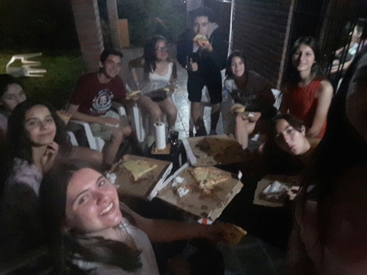 NicoMedinaOK's tweet photo. Tardenoche de futbol ⚽ y pizzas 🍕 

El San Marcelo se prepara para el @chikaschamp de @mxd_zonanorte 💙💫

@gervasonii @AlanKoch17 @Gamuzagol https://t.co/sUp9JHzKbg