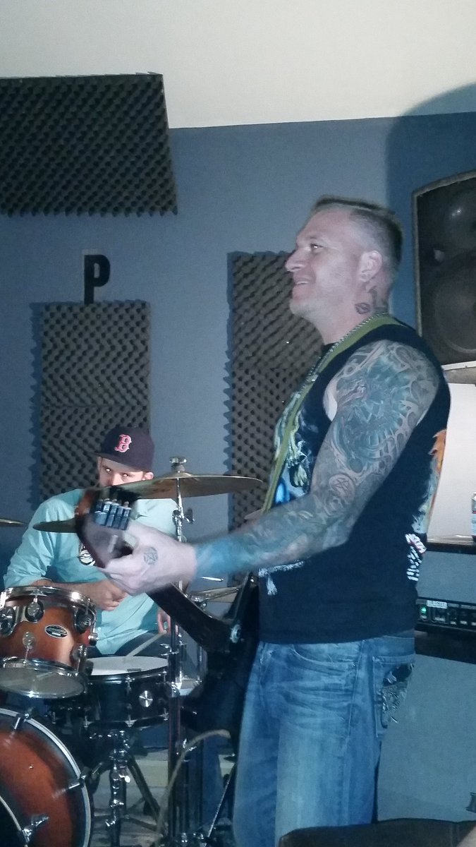 Hey <a href="/robbie_moses/">خدمات ميـديا ✨</a> <a href="/jeremylarter/">Jeremy Larter</a> <a href="/PEICarruthers/">Robbie Carruthers</a> did you guys know this guy escaped from #pogeybeach? Spotted west of Summerside.