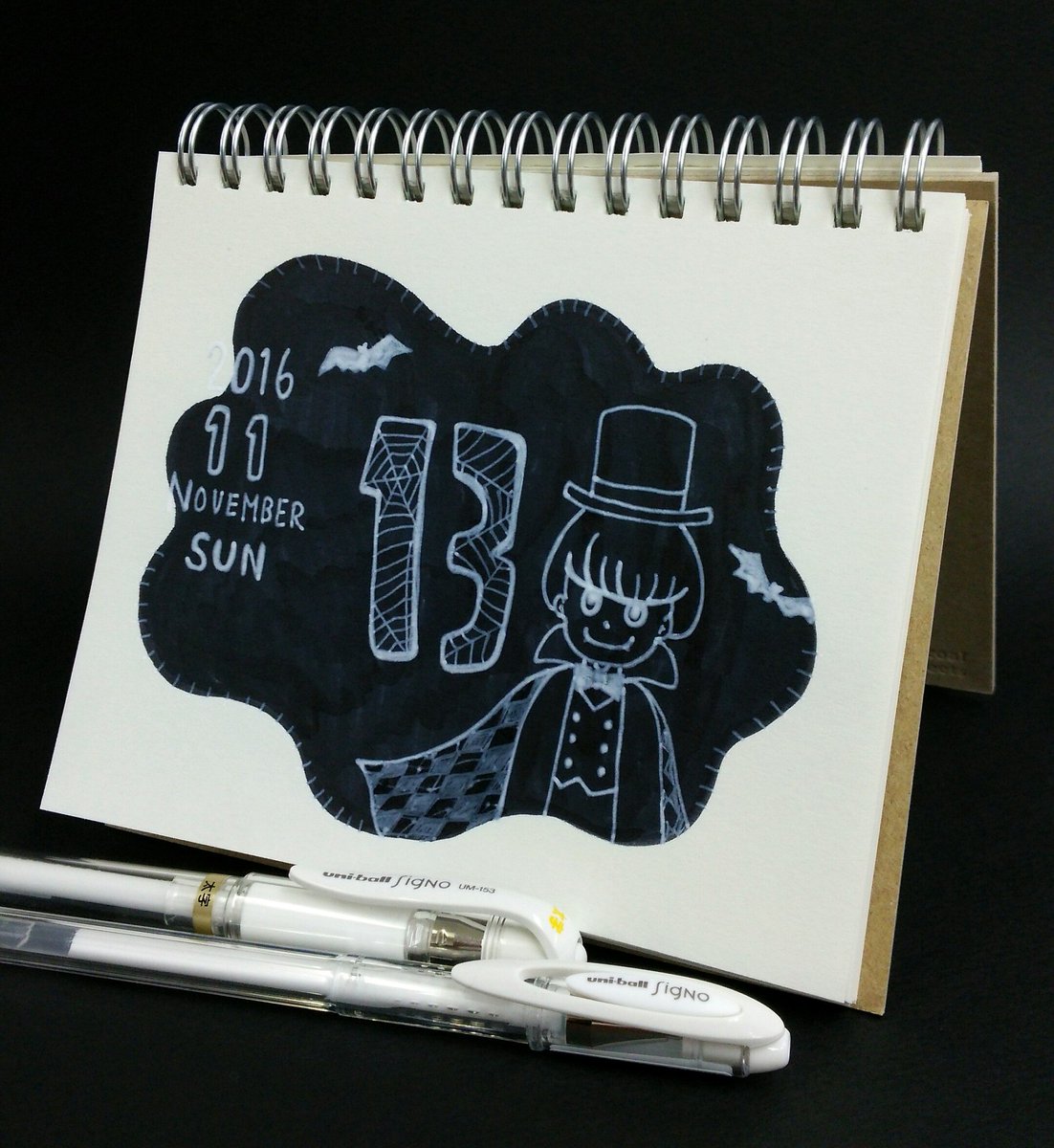 ট ইট র トゥールズ大阪梅田店 日めくりっぷ 本日は シグノのホワイトペンを使いました 黒い紙にもクッキリと白く描けるのでオススメですよ 日めくりっぷ イラスト シグノ ボールペンイラスト
