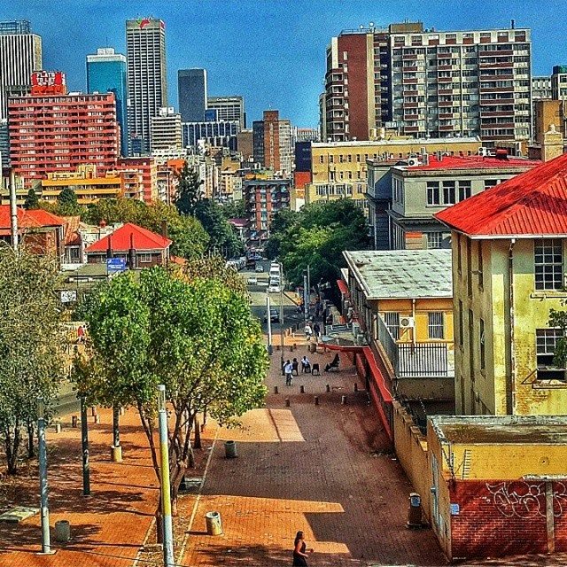 Joburgcoza's tweet image. There's so much colour in this beautiful city❤. Photo Credit: @brettdavid07.