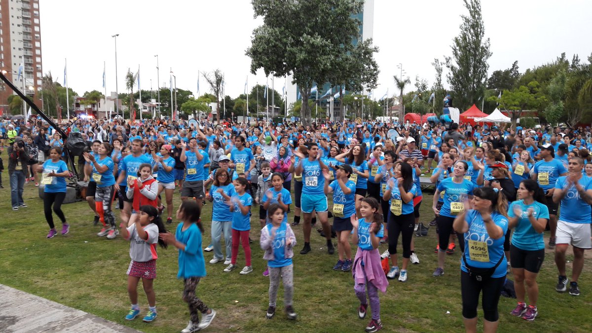 mdelc2013's tweet photo. #Maraton2016 Precalentamiento @ZamoraJulio @Nardialejandra1 @RodrigoMolinos @DeportesTigre ni la lluvia nos para @MassaPrensa @julionocioni https://t.co/MMHiZ3mhL3