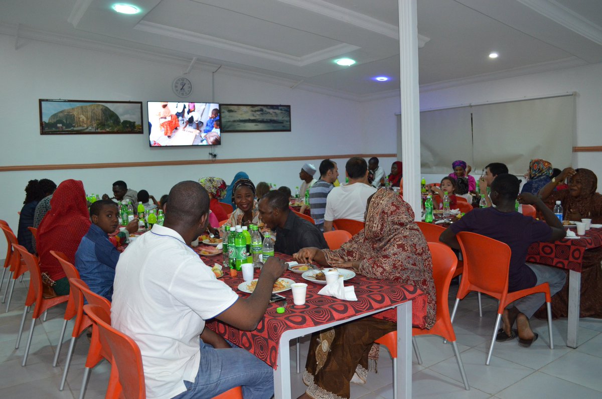 NTICKANOPRIMARY's tweet photo. NEW and first-time parents welcome to NTIC KANO PRI via a delicious  dinner.A great night for our 50 new parents of 2016-2017 session https://t.co/4k6G6HNJQy