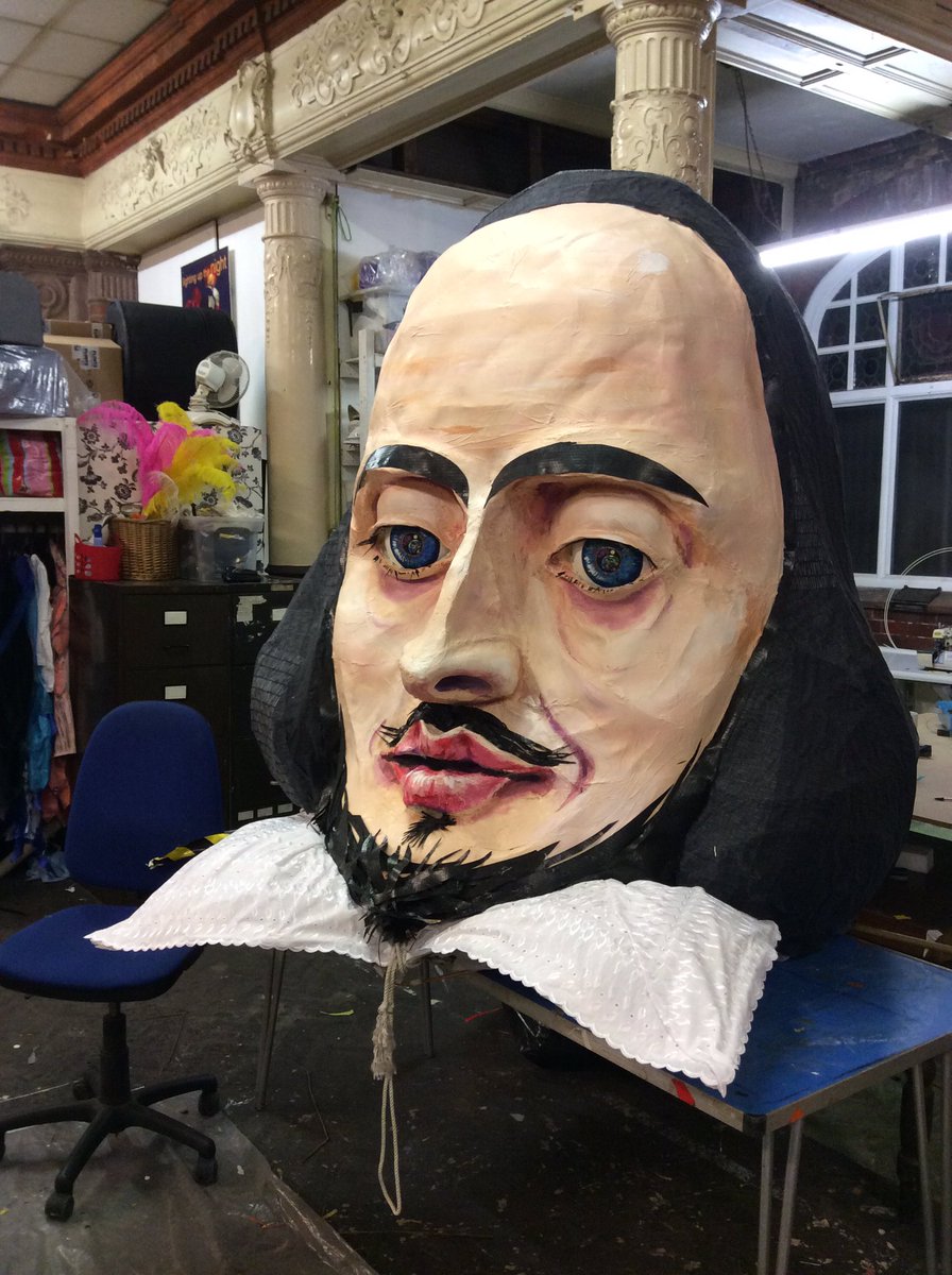 Mr Big Beardy Big Head maker does it again! <a href="/4u2pat/">Patrick Bullock</a> #VSO #lordmayorsshow #Shakespeare <a href="/londoninsider/">Rachael Jolley</a> <a href="/heron142/">Nicky Jarrett</a>