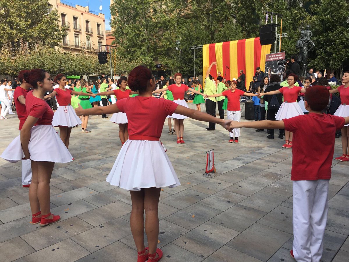 Molta sort a les colles participants a la Final de les Colles Sardanistes que es viu al Pati de #Valls #VisitaValls