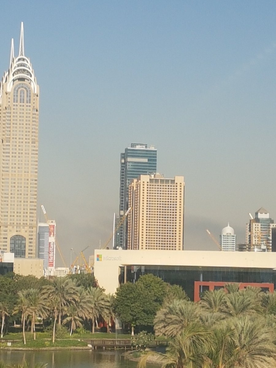 anyone know what is causing this smoke near szr in #dubai ?