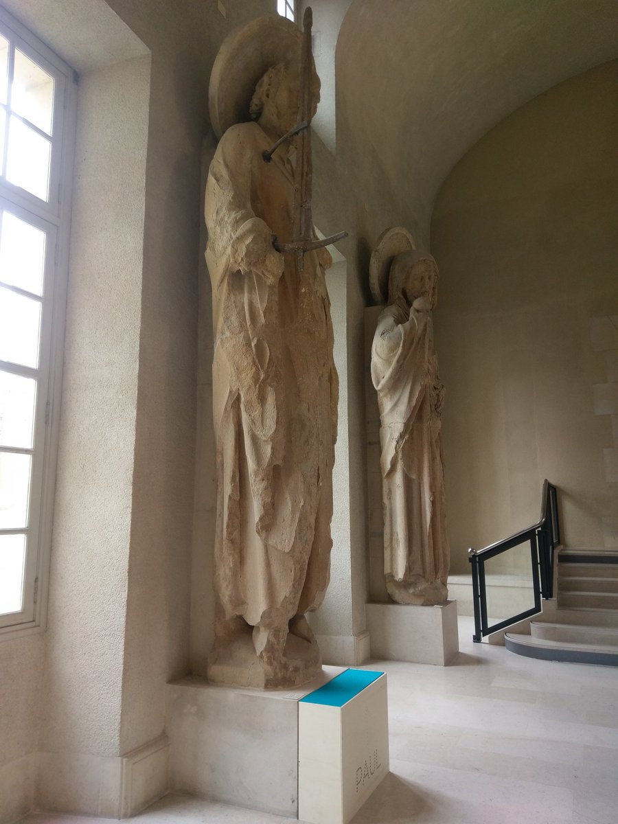 MuseomixEst's tweet photo. Les statues du #PalaisDuTau vont vous aguicher et vous parler de leurs grandes épées et fleurs de lys grâce à @TeamVegas16 ! #MuseomixEst https://t.co/pgfslgOKVq