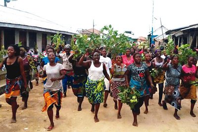 Residents of Oporoza, the traditional headquarters of Gbaramatu people on Saturday, protested massively against invasion of the village by troops.