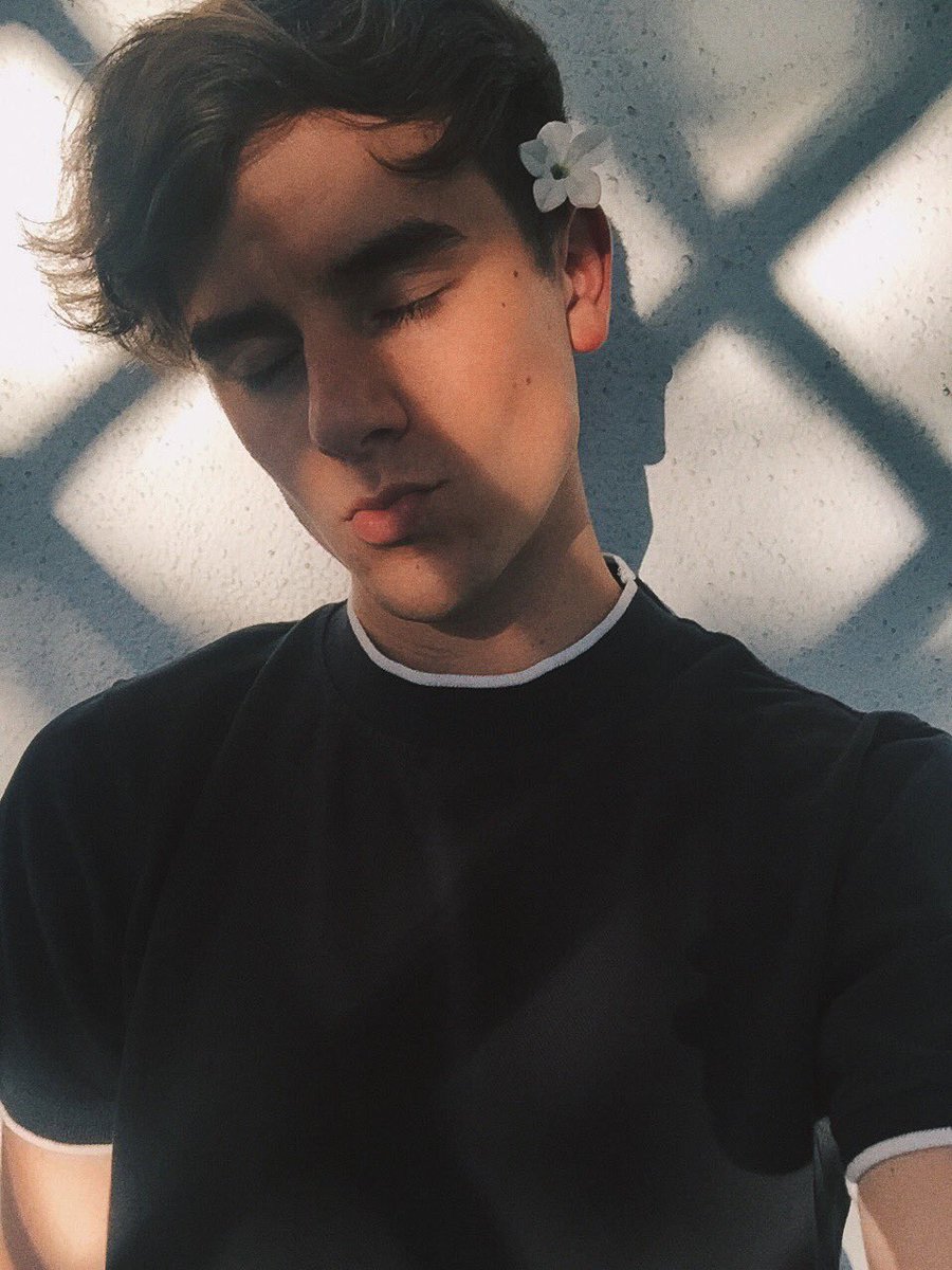 paramorc's tweet image. Tell me I'm pretty.