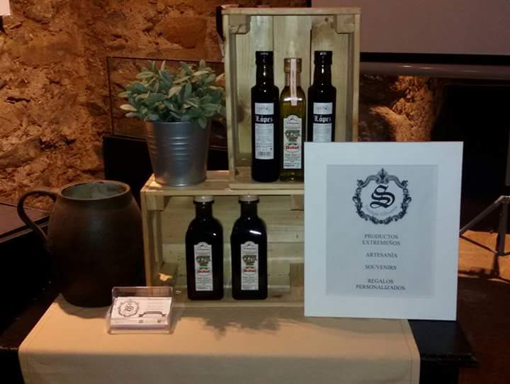 acomprarvino's tweet photo. Unas fotos de la #cata de aceites en @MuseodeOlivenza con @SaudadeOlivenza #medieval #artesania https://t.co/FhbNF6LGtC