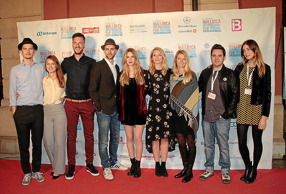 UHmallorca's tweet photo. El drama ‘Anna’s life’, de Nino Basilia, mejor película en el festival @EVOLUTIONIFF https://t.co/449XQii16B #emiff2016 https://t.co/UnFB3uRYb6