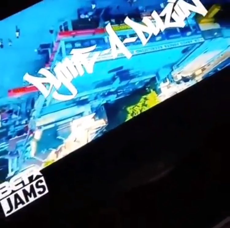 DymeADuzin's tweet photo. Name on national TV. Music video in living rooms across the country. Blessings @BETJams #ThatChickenRemix #CrownFried 🌎👑🍗 https://t.co/V5c13e2ch1
