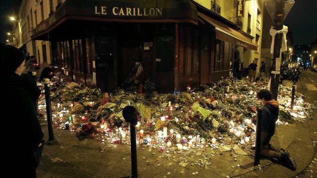 GossipRoomOff's tweet photo. Aujourd'hui on se souvient, un an après. Impossible d'oublier. Une pensée sincère aux victimes et à leurs proches. 🙏🌹🕊 #13novembre2015 https://t.co/7d0TI5Wsvi
