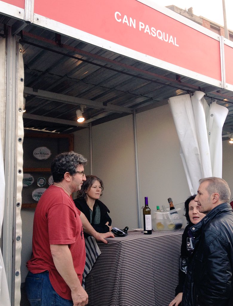 Pista del <a href="/CasalGelidenc/">UNIO CASAL GELIDENC</a>: tast d vins <a href="/funifira/">꒰ l𝐚𝑜 ⌞不朽⌝</a> dels cellers locals.
A la foto, l'estand de <a href="/CanPasqual/">CanPasqual</a> canpasqual.com @enoPENEDES