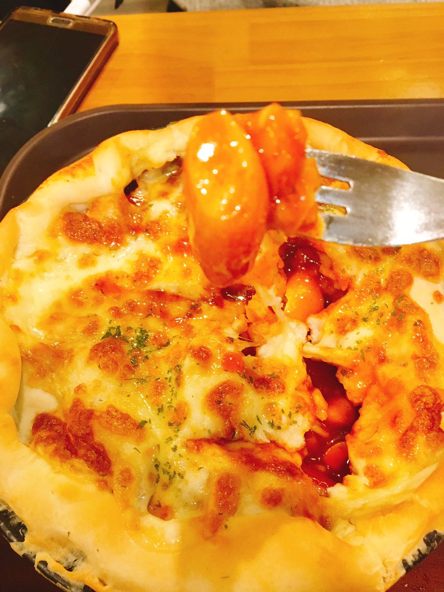 bloom_xoxo's tweet photo. 다들 드셔주세요,, 설빙 치즈떡볶이피자.. 떡볶이 덕후 취향 저격햇다..💥 https://t.co/fHPF62gD7V