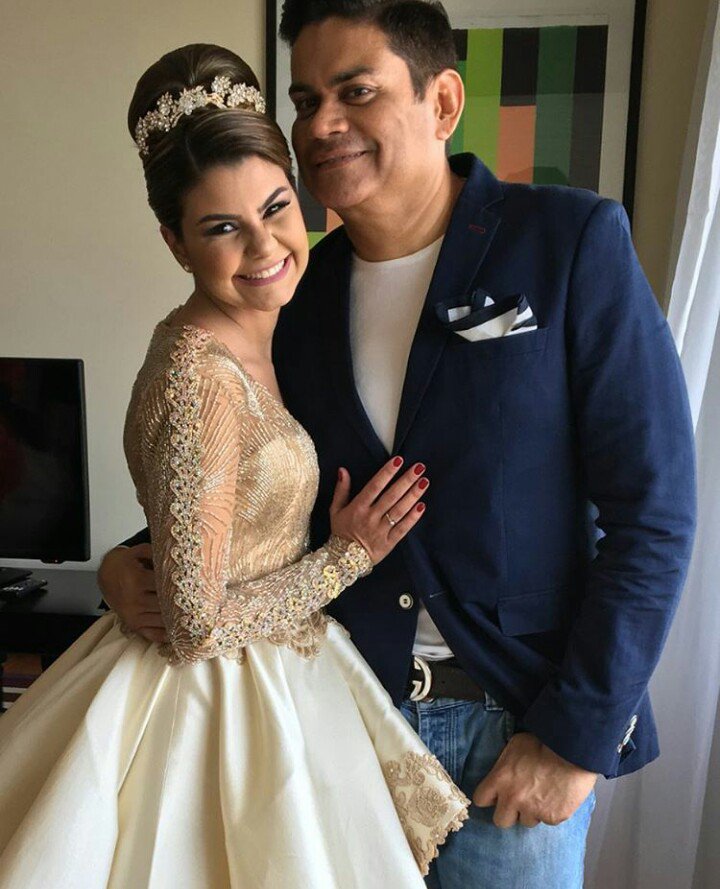 ¡Amor a primera vista! Gracias María Elena por permitirme ayudarte a cumplir tu sueño. Una vez más felicidades en esta nueva etapa.