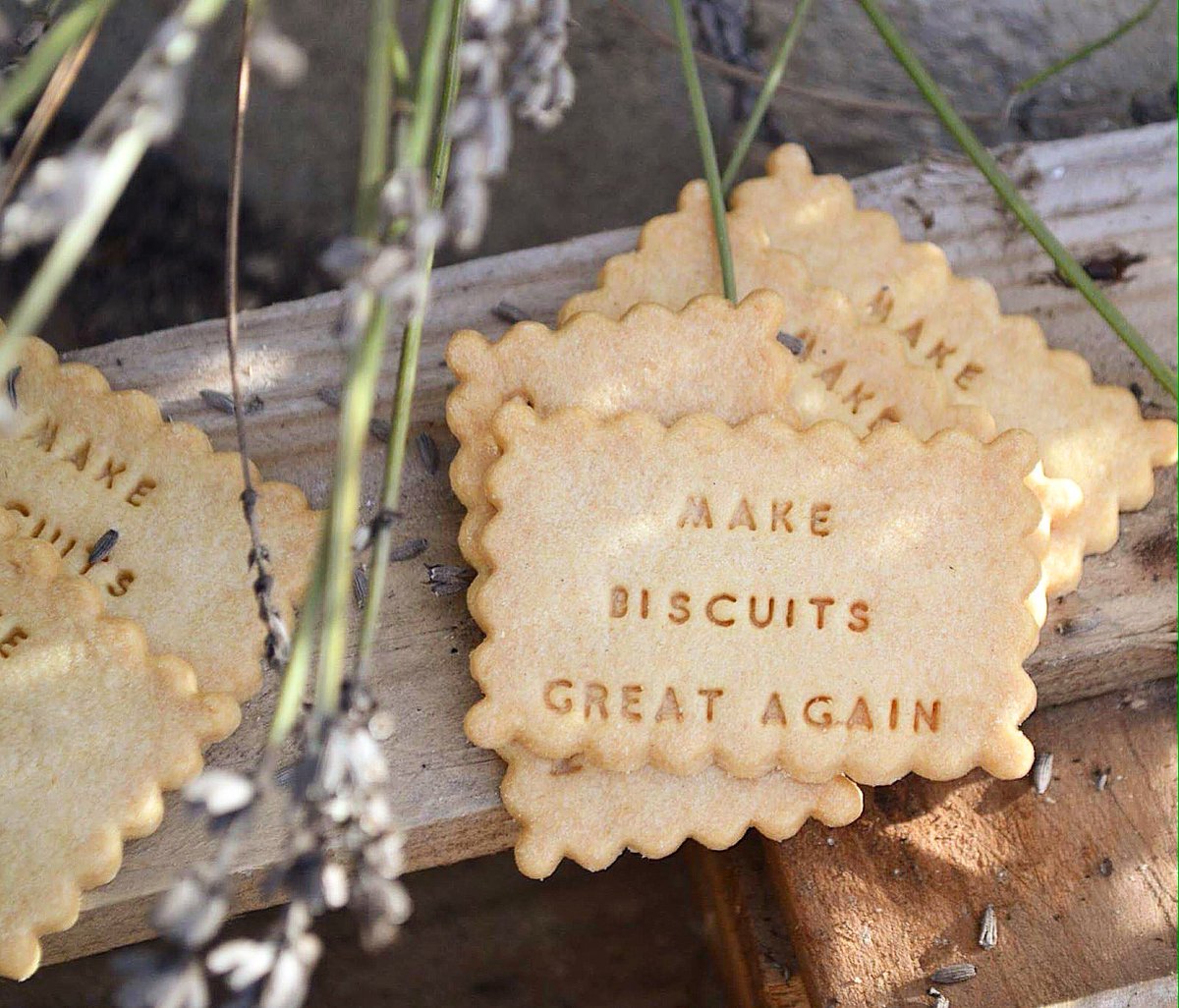 shantybiscuits's tweet photo. Chacun son job 😁 #GreatAgain #biscuits #madeinfrance #MakeAmericaGreat #Election2016 #makebiscuitsnotwar https://t.co/4ZFwcP50db