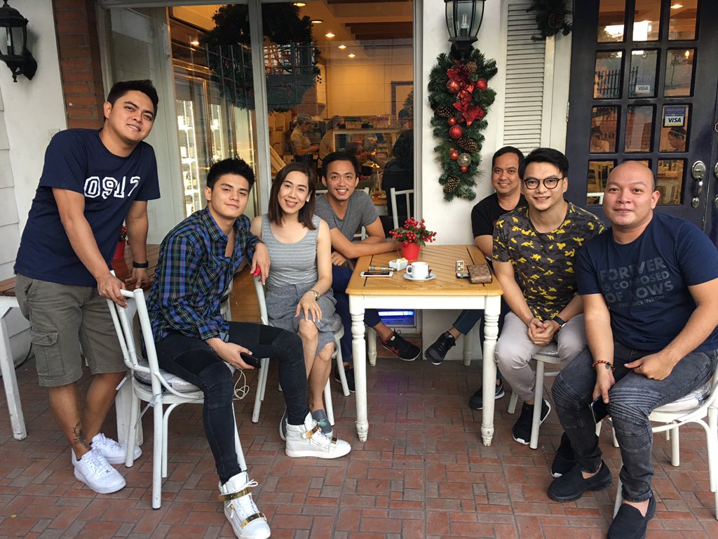 iamr2alonte's tweet photo. Production Meeting para sa concert ko! Wag nyo pong kakalimutan Dec 17 at the Kia Theatre!! Excited na ko! 😬🙏🏻❤️ https://t.co/HSMZMfhA3y
