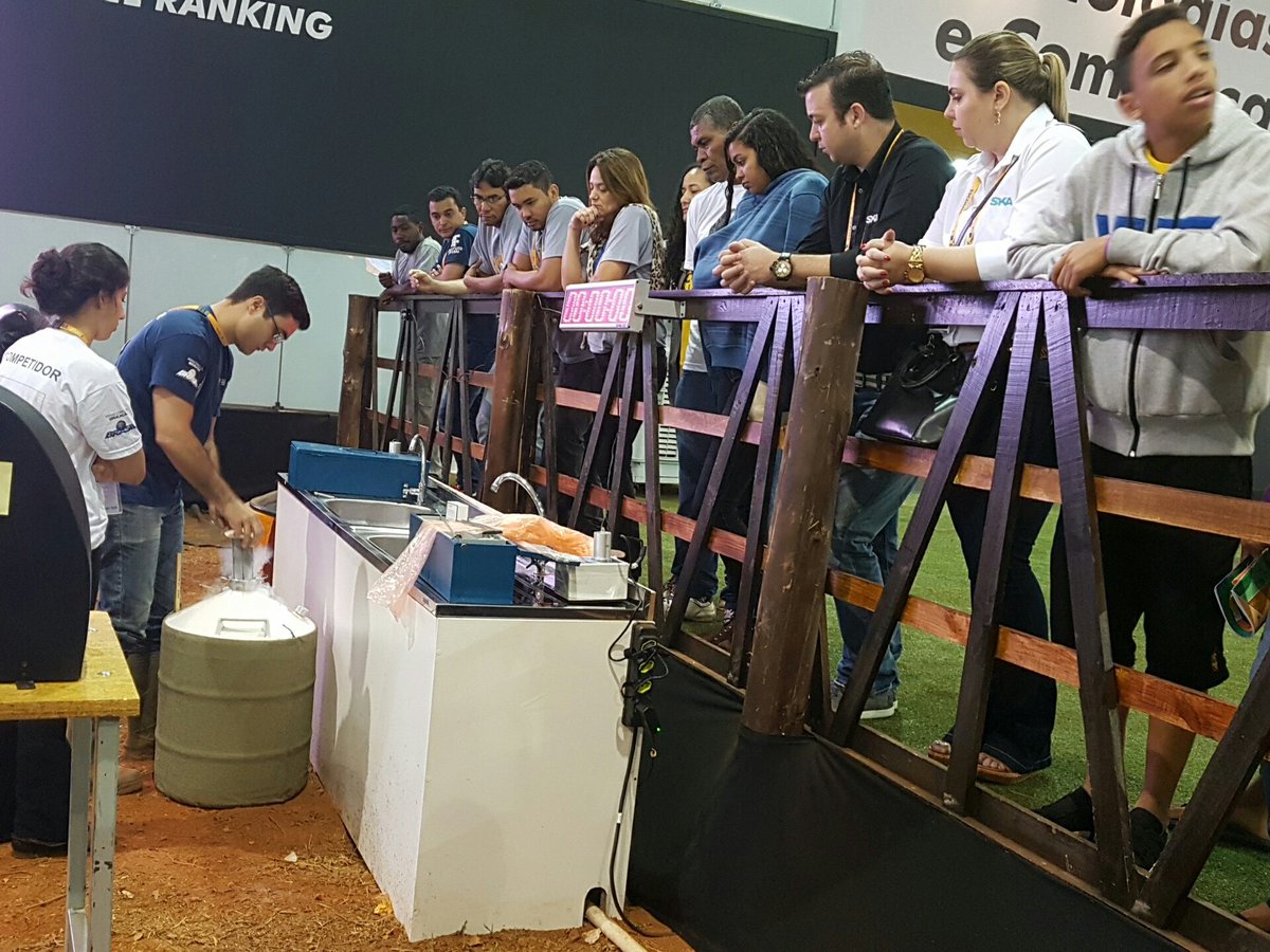 SENAI_Olimpiada's tweet photo. Muita expectativa para o Desafio de Inseminação Artificial aqui no setor agro! 🐄🌱🐄 #OC2016 #EscolhaSENAI #OrgulhoSENAI https://t.co/fURYgFyWio